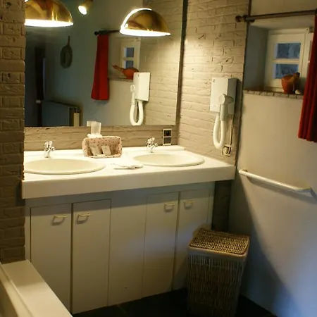 ベッド・アンド・ブレックファスト Le Secret Du Bois 3*